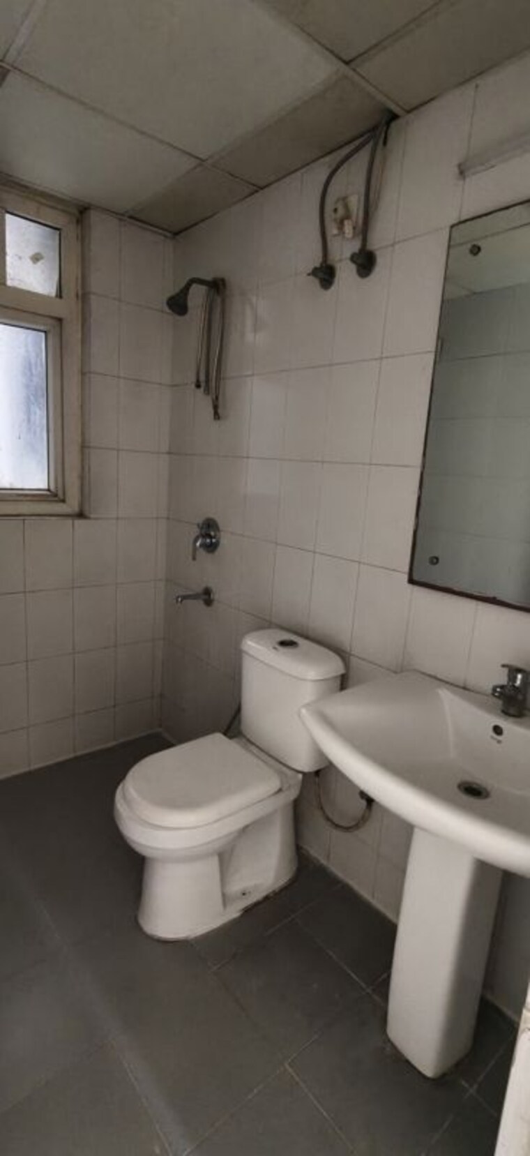 Bathroom, dhoot-time-residency 3 Bedroom 1480 Sq.Ft. Apartment In Sector 63 Gurgaon 10617693