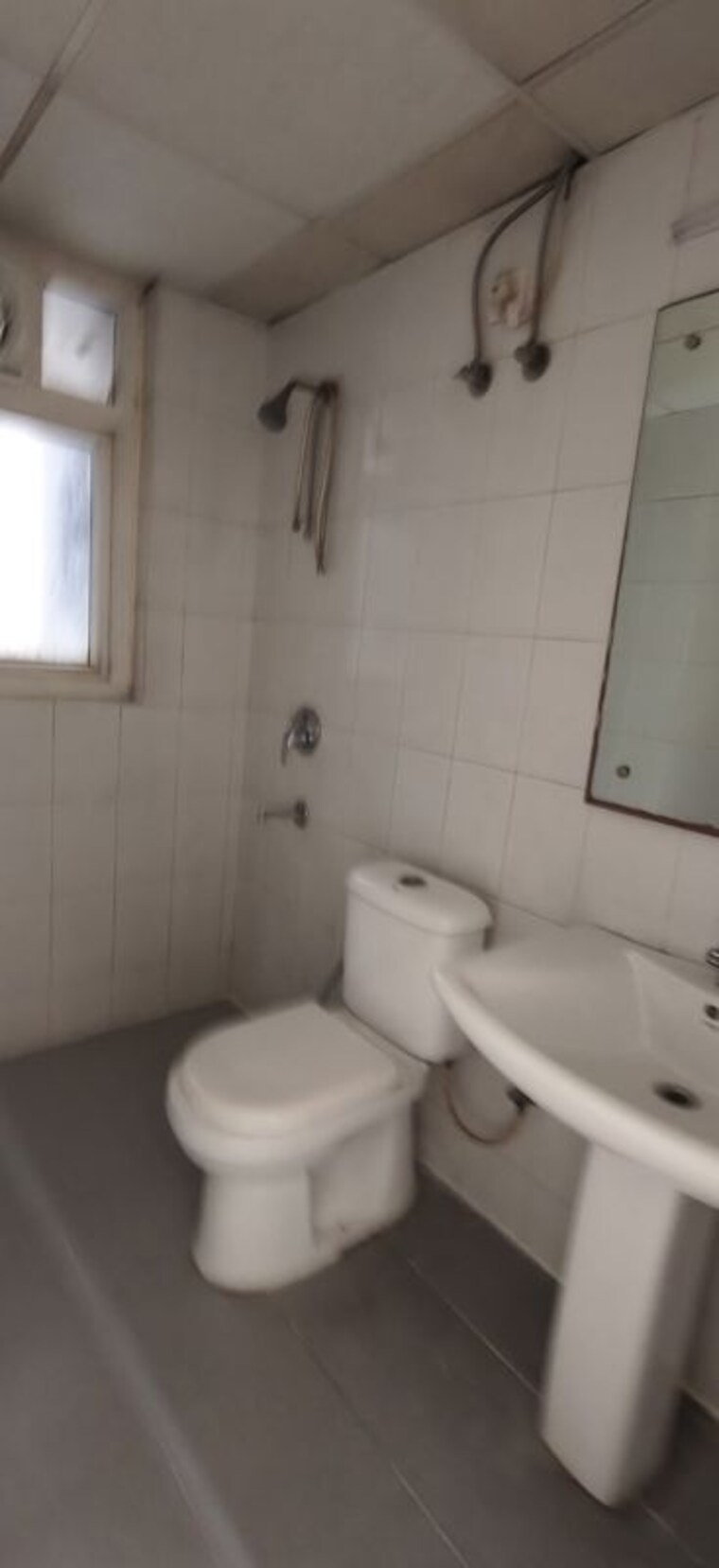 Bathroom, dhoot-time-residency 3 Bedroom 1480 Sq.Ft. Apartment In Sector 63 Gurgaon 10617693