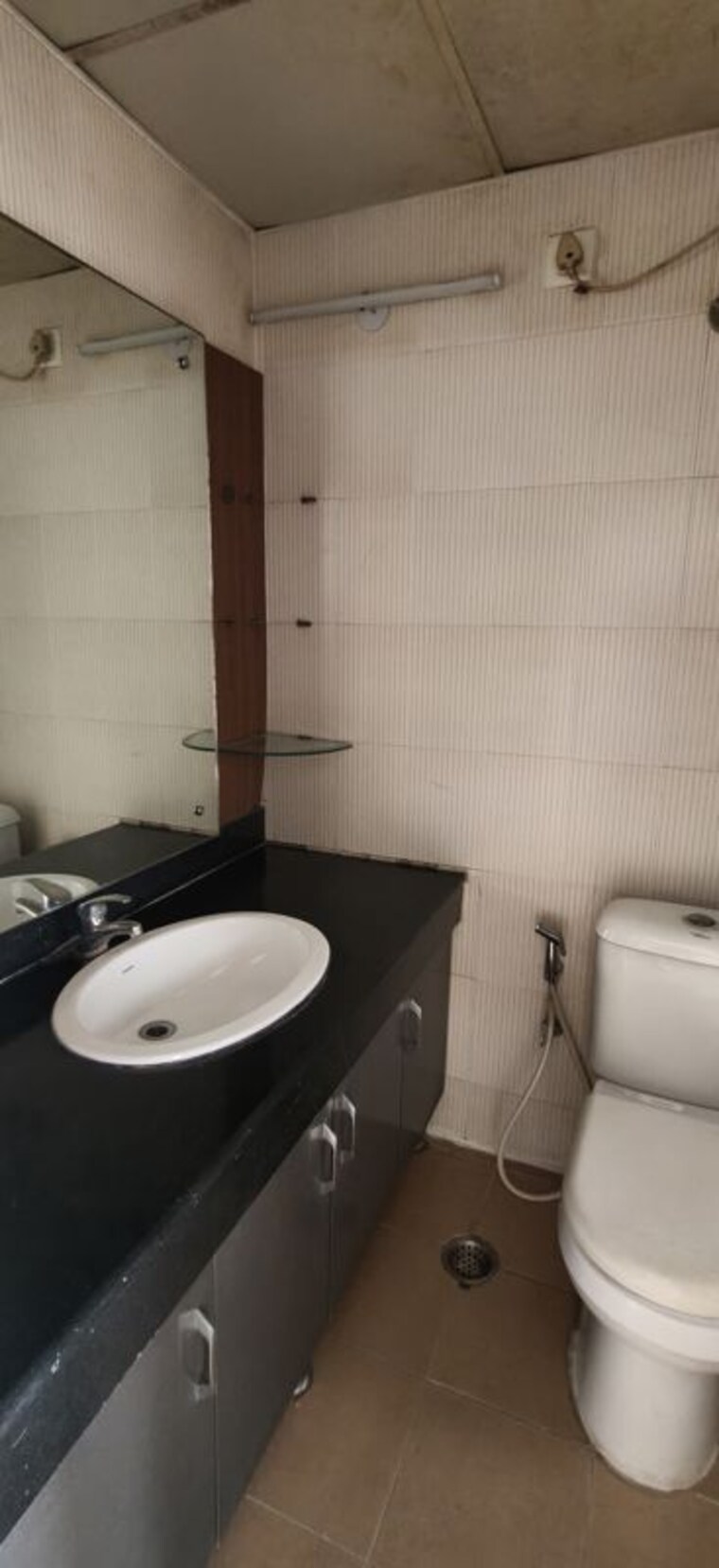 Bathroom, dhoot-time-residency 3 Bedroom 1480 Sq.Ft. Apartment In Sector 63 Gurgaon 10617693