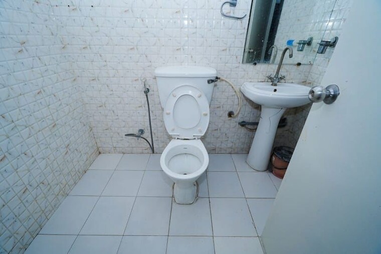 Bathroom, gaur-city-2-11th-avenue 2 Bedroom 1010 Sq.Ft. Apartment In Sector 16c Greater Noida Greater Noida 10617728