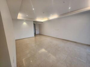 Room in 4 BHK Builder Floor at Sector 21 – for Rent