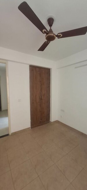 Room in 3 BHK Apartment at Gazipur – for Rent