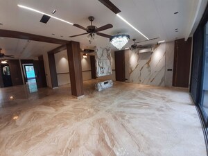 Room in 4 BHK Builder Floor at Sector 23 – for Rent
