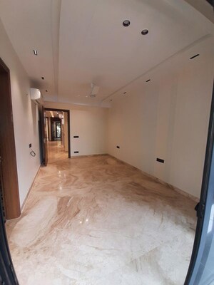 Room in 4 BHK Builder Floor at Sector 23 – for Rent