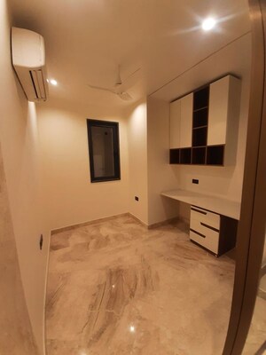 Room in 4 BHK Builder Floor at Sector 23 – for Rent