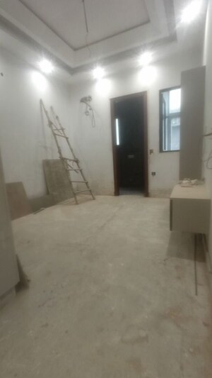 Room in 3 BHK Builder Floor at Paschim Vihar – for Sale