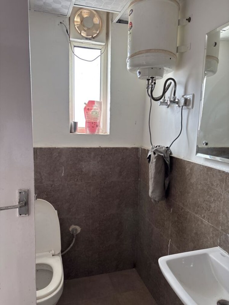 Bathroom, sector 23 2 Bedroom 1200 Sq.Ft. Builder Floor In Sector 23 Gurgaon 10617758