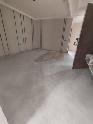 Room in 3 BHK Builder Floor at Paschim Vihar – for Sale