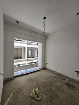Room in 3 BHK Builder Floor at Sector 23 – for Rent