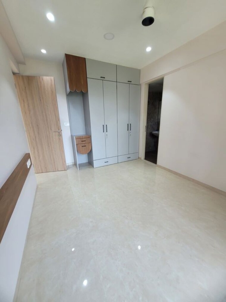 Room, dosti-eastern-bay-phase-1 3 Bedroom 965 Sq.Ft. Apartment In Wadala Mumbai 10617778