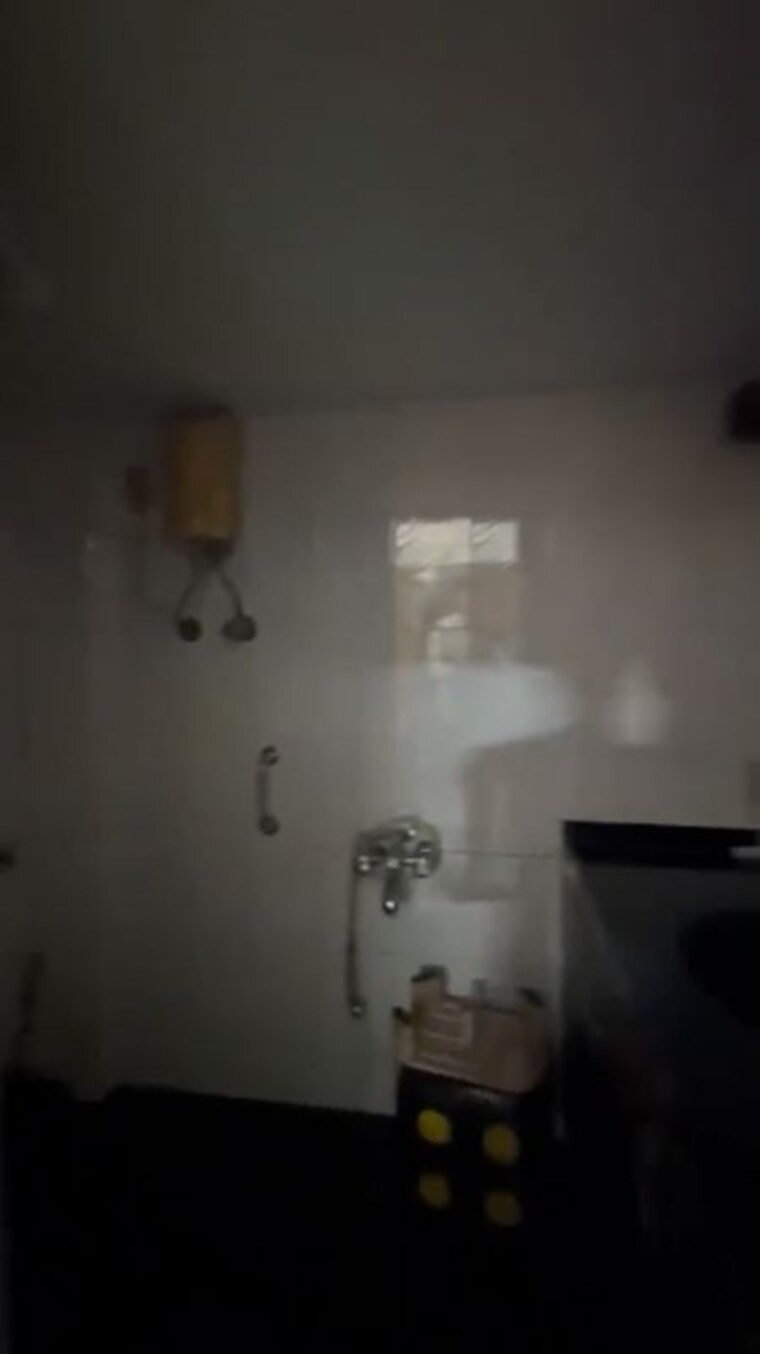 Bathroom, chembur 2 Bedroom 750 Sq.Ft. Apartment In Chembur Mumbai 10617775