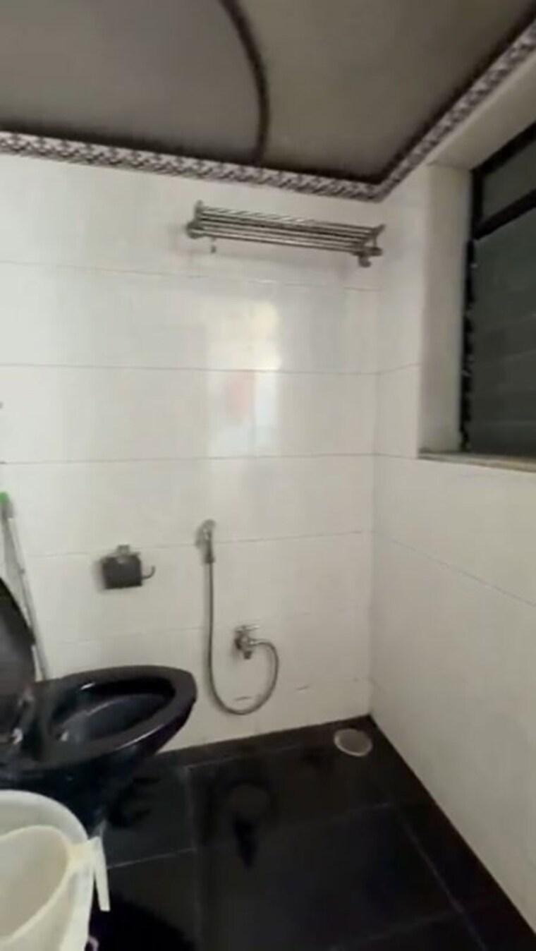 Bathroom, chembur 2 Bedroom 750 Sq.Ft. Apartment In Chembur Mumbai 10617775