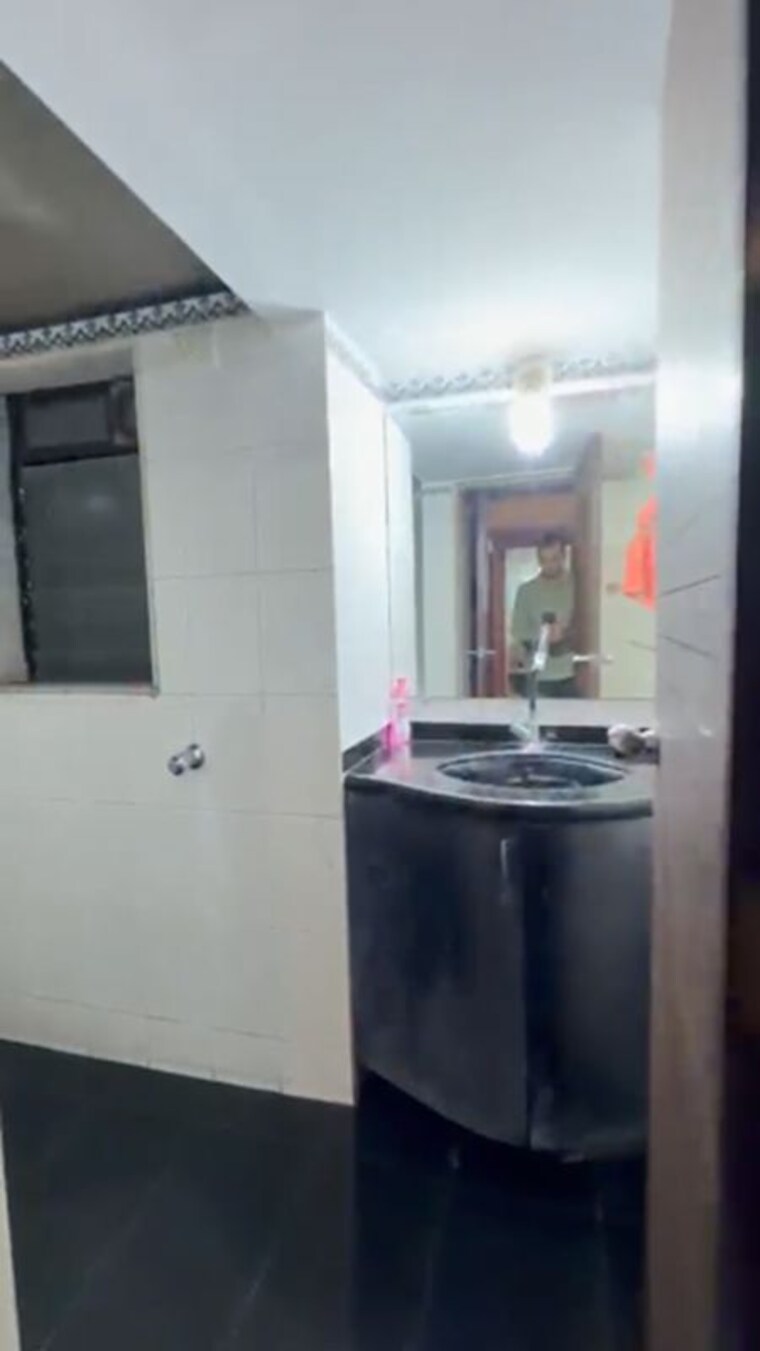 Bathroom, chembur 2 Bedroom 750 Sq.Ft. Apartment In Chembur Mumbai 10617775