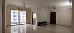 Room in 3 BHK Apartment at Aurobindo The Regent, Kondapur – for Rent