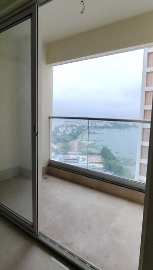 Room in 3 BHK Apartment at Aurobindo The Regent, Kondapur – for Rent