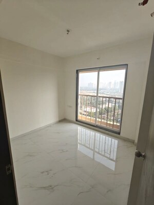 Room in 1 BHK Apartment at Metropolis Bayside, Kasarvadavali – for Rent