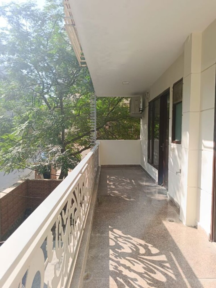 Balcony, sushant lok i 3 Bedroom 240 Sq.Yd. Builder Floor In Sushant Lok I Gurgaon 10617806