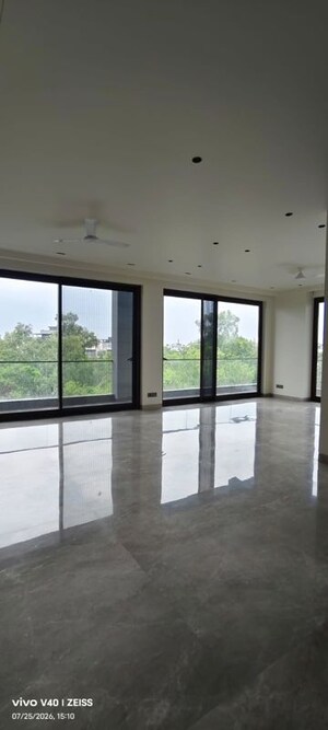 Room in 4 BHK Builder Floor at Defence Colony – for Rent