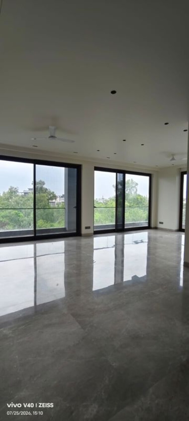Room, defence colony 4 Bedroom 400 Sq.Yd. Builder Floor In Defence Colony Delhi 10617794