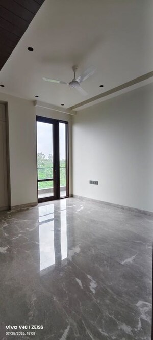 Room in 4 BHK Builder Floor at Defence Colony – for Rent