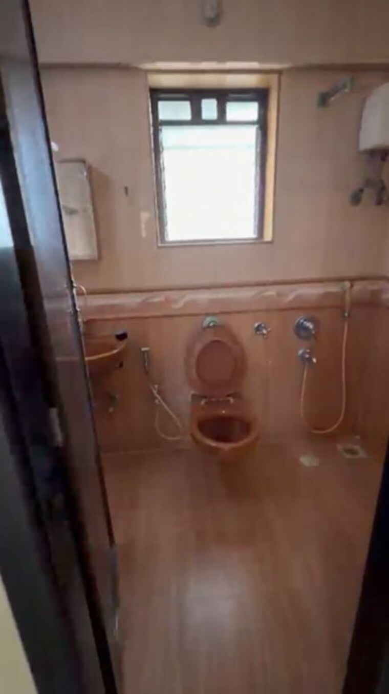 Bathroom, chembur 2 Bedroom 750 Sq.Ft. Apartment In Chembur Mumbai 10617823