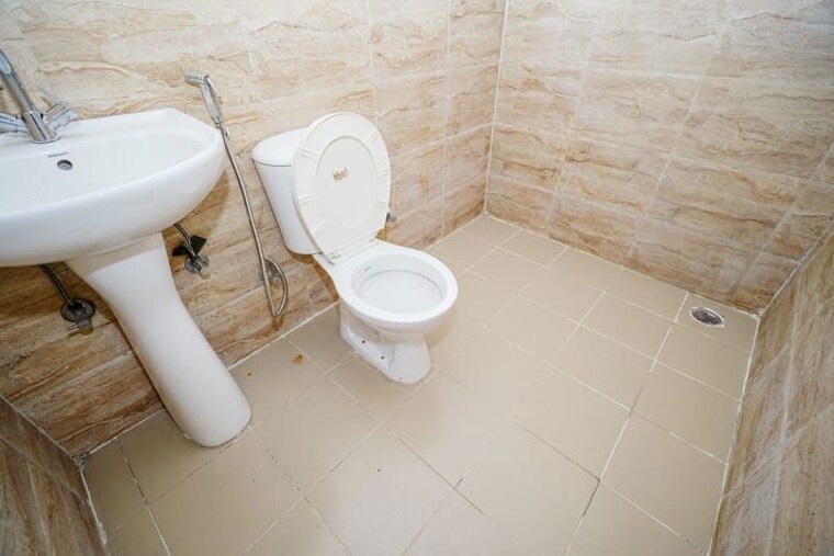 Bathroom, ajnara-homes 2 Bedroom 1060 Sq.Ft. Apartment In Sector 16b Greater Noida Greater Noida 10617822