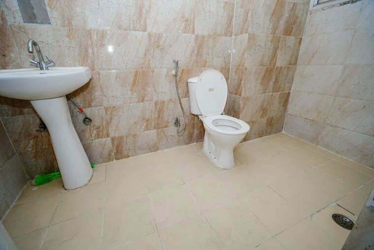 Bathroom, ajnara-homes 2 Bedroom 1060 Sq.Ft. Apartment In Sector 16b Greater Noida Greater Noida 10617822