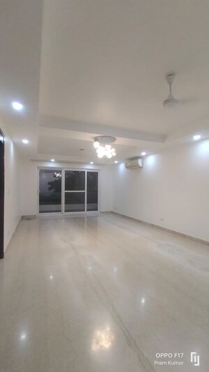 Room in 3 BHK Builder Floor at Defence Colony – for Rent
