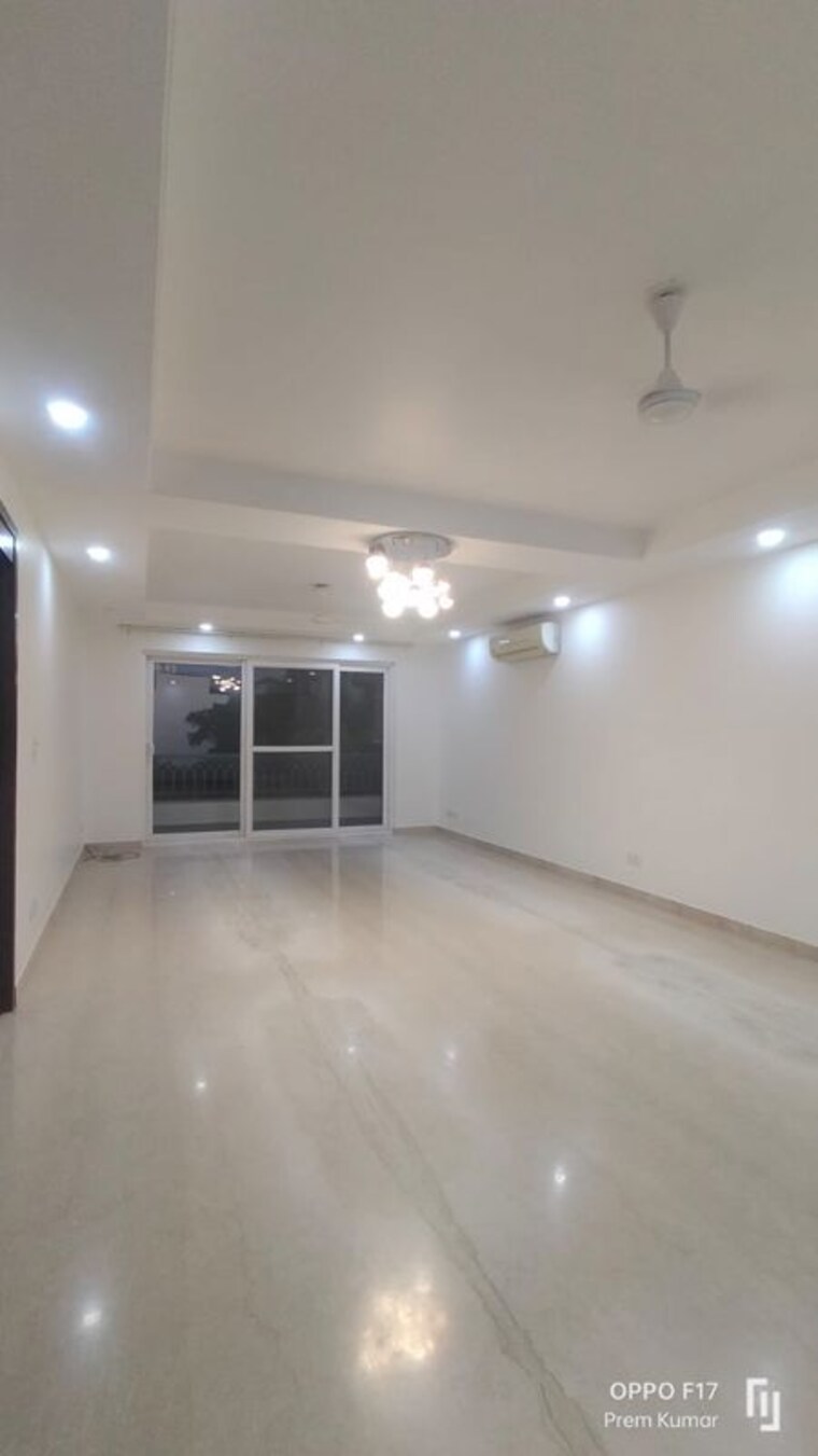 Room, defence colony 3 Bedroom 325 Sq.Yd. Builder Floor In Defence Colony Delhi 10617828