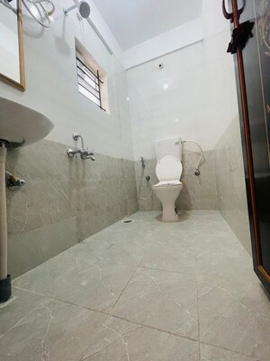 Bathroom in 1 BHK Apartment at Indiranagar – for Rent