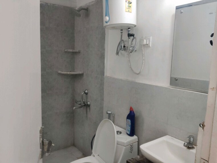 Bathroom, sector 23 2 Bedroom 1550 Sq.Ft. Builder Floor In Sector 23 Gurgaon 10617860