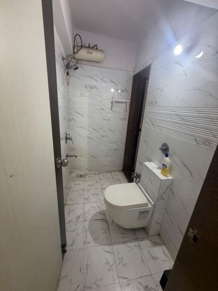 Bathroom, prakruti-pearl 2 Bedroom 950 Sq.Ft. Apartment In Ghodbunder Road Thane 10617874