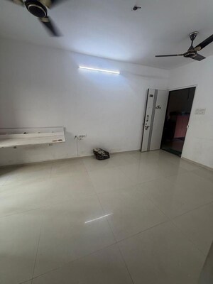 Room in 2 BHK Apartment at Prakruti Pearl, Ghodbunder Road – for Rent