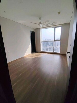 Room in 4 BHK Apartment at Panchshil Towers, Kharadi – for Rent