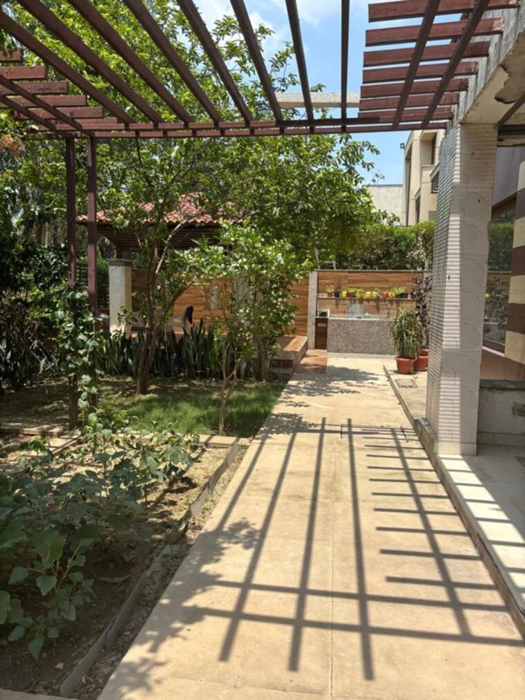 Balcony, rwa-apartments 6 Bedroom 3000 Sq.Ft. Villa In Sector 31 Noida 10617909