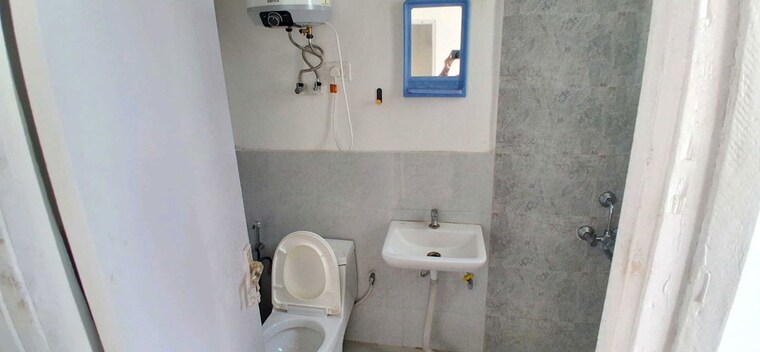 Bathroom, sector 21 2 Bedroom 1200 Sq.Ft. Builder Floor In Sector 21 Gurgaon 10617914