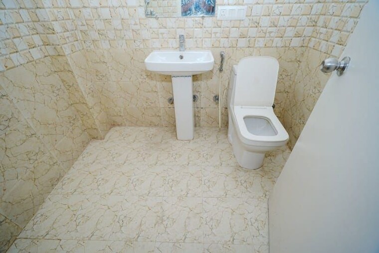 Bathroom, ska-greenarch 2 Bedroom 1000 Sq.Ft. Apartment In Sector 16b Greater Noida Greater Noida 10617922