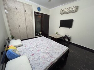Bedroom in 1 BHK Builder Floor at Sector 23 – for Rent