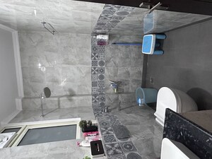 Bathroom in 1 BHK Builder Floor at Sector 23 – for Rent