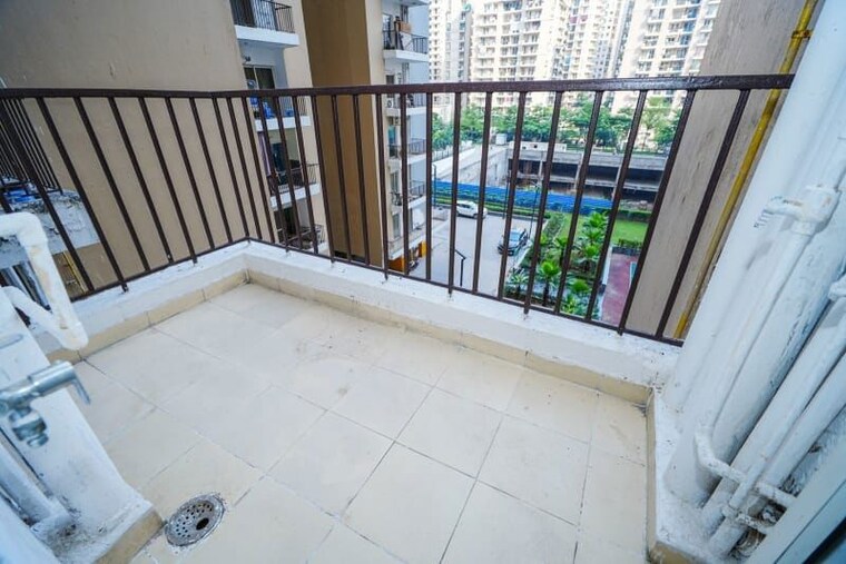 Balcony, panchsheel-greens-ii 3 Bedroom 1820 Sq.Ft. Apartment In Sector 16 Greater Noida Greater Noida 10617941