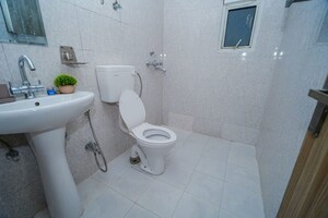 Bathroom in 3 BHK Apartment at Panchsheel Greens II, Sector 16 Greater Noida – for Sale