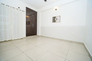 Room in 3 BHK Apartment at Panchsheel Greens II, Sector 16 Greater Noida – for Sale
