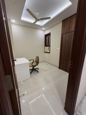 Room in 4 BHK Builder Floor at Maya Homes, Indrapuram – for Rent