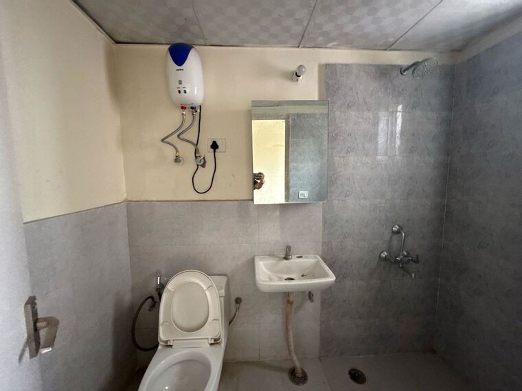 Bathroom, sector 22 2 Bedroom 1200 Sq.Ft. Builder Floor In Sector 22 Gurgaon 10617963
