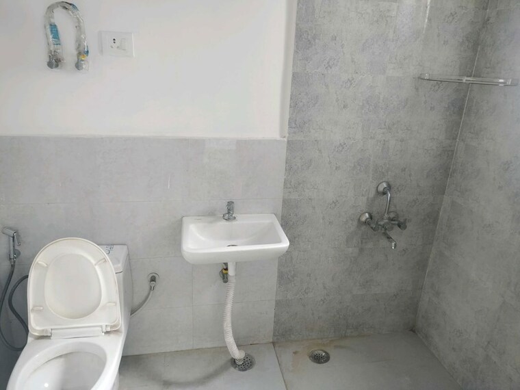 Bathroom, sector 21 2 Bedroom 1250 Sq.Ft. Builder Floor In Sector 21 Gurgaon 10617984