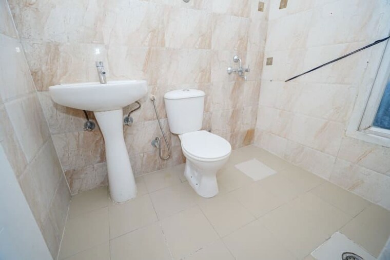Bathroom, ajnara-le-garden 2 Bedroom 995 Sq.Ft. Apartment In Sector 16b Greater Noida Greater Noida 10617961