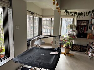 Room in 2 BHK Apartment at Juhu – for Sale
