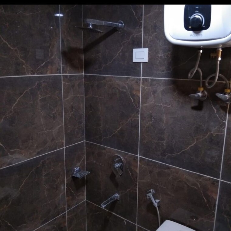 Bathroom, cghs-hewo-apartments 2 Bedroom 1180 Sq.Ft. Apartment In Sector 56 Gurgaon 10617993