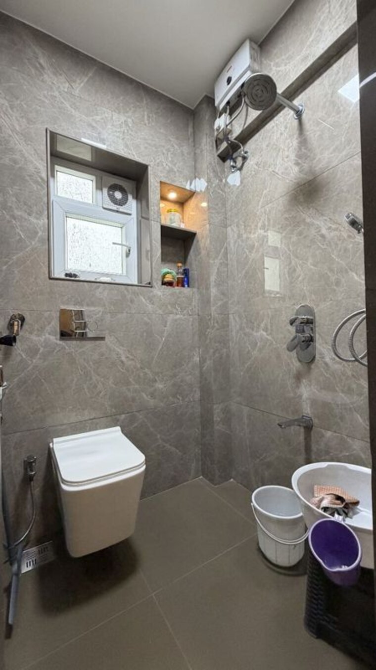 Bathroom, usha-kunj-apartment 3 Bedroom 1220 Sq.Ft. Apartment In Juhu Mumbai 10618014
