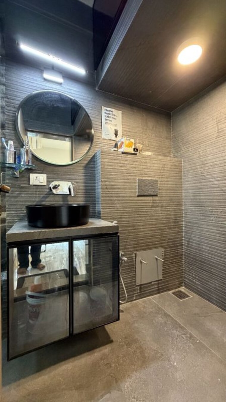 Bathroom, usha-kunj-apartment 3 Bedroom 1220 Sq.Ft. Apartment In Juhu Mumbai 10618014